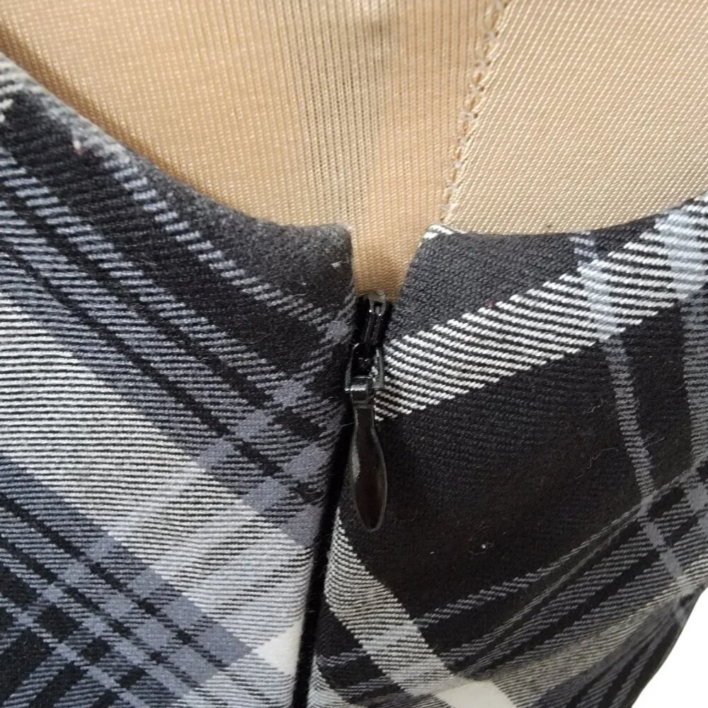 White House Black Market Size 0 Black & White Plaid Sleeveless Top / Vest